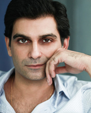 Anosh Irani headshot