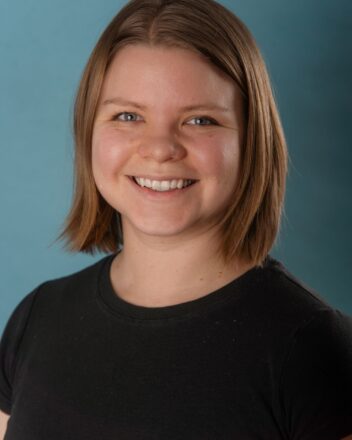 Laura Philipps headshot
